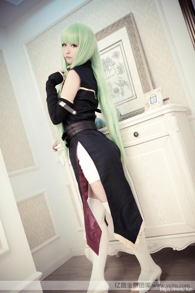 cosplay壁纸冷艳白皙美女室内cosplay