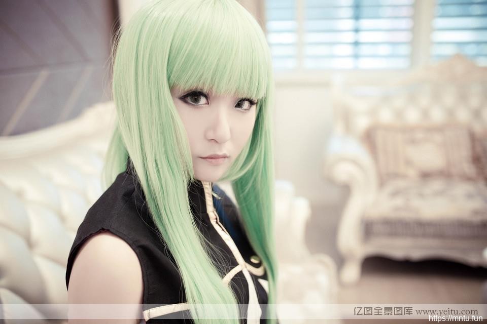 cosplay壁纸冷艳白皙美女室内cosplay