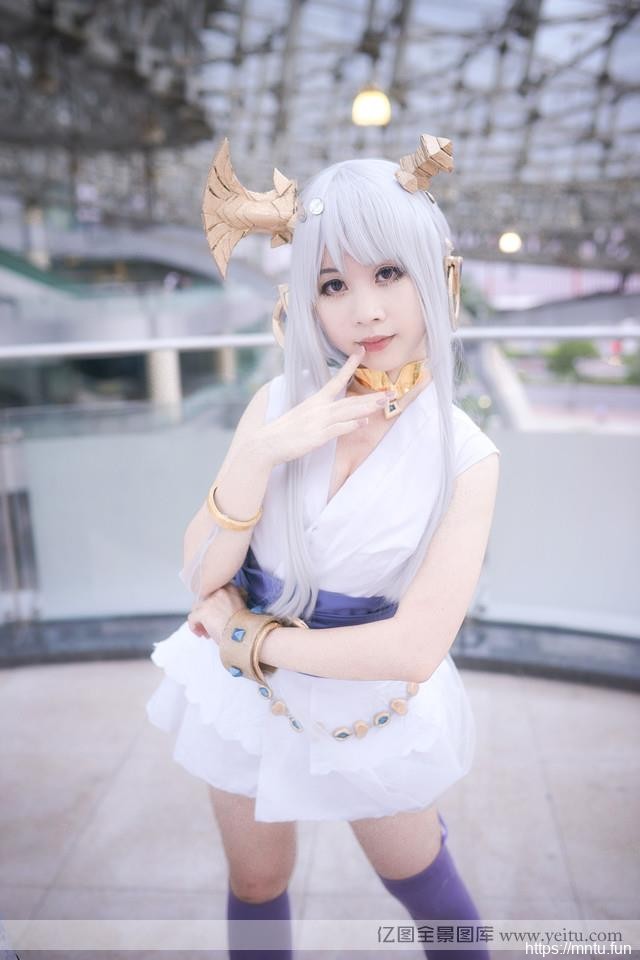 紫色可爱萌白丝长筒袜cosplay美女性感cosplay
