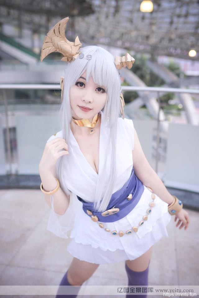 紫色可爱萌白丝长筒袜cosplay美女性感cosplay