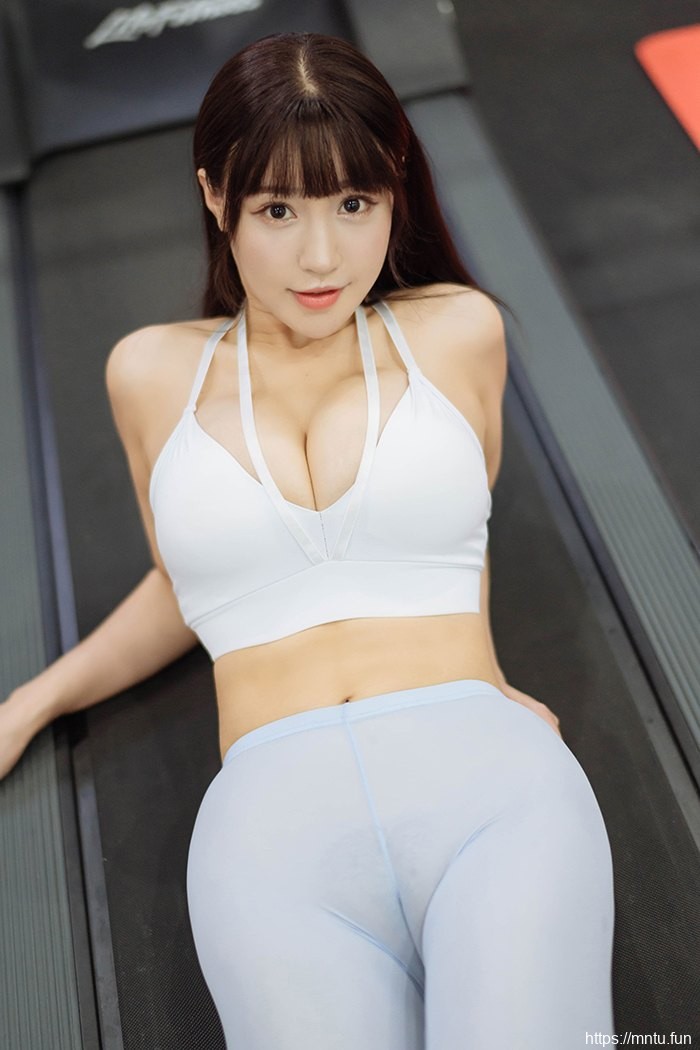 运动宝物朱可儿超薄紧裤若隐若现