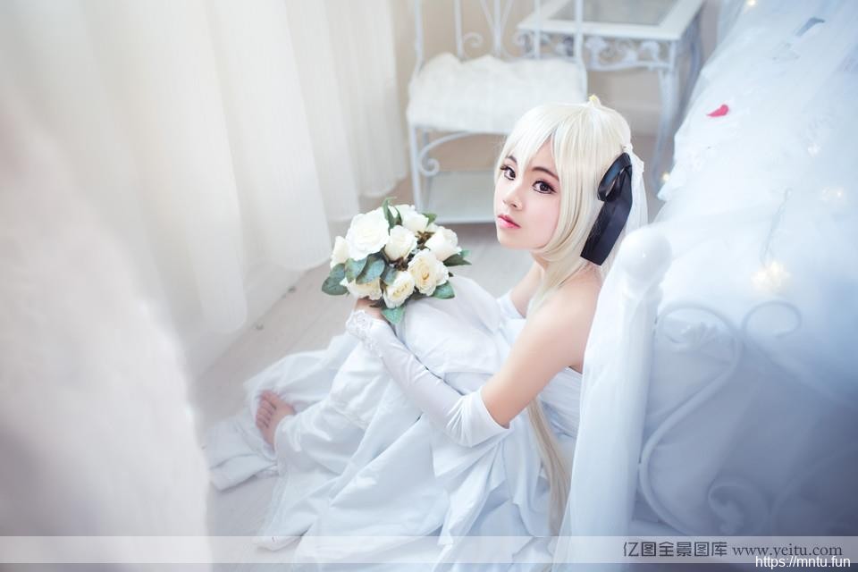 白皙女孩捧花纯动漫cosplay白cosplay唯美写真