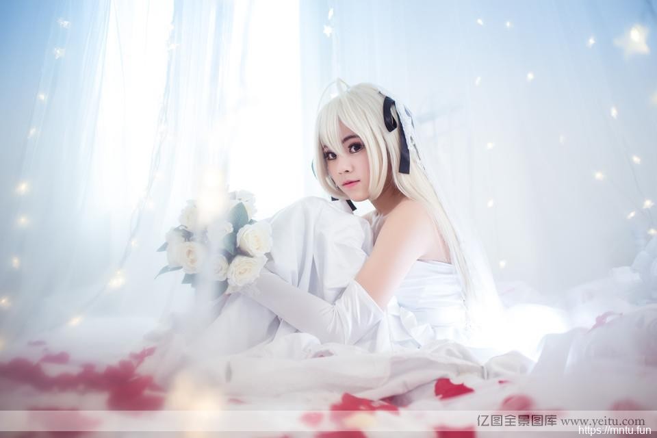 白皙女孩捧花纯动漫cosplay白cosplay唯美写真