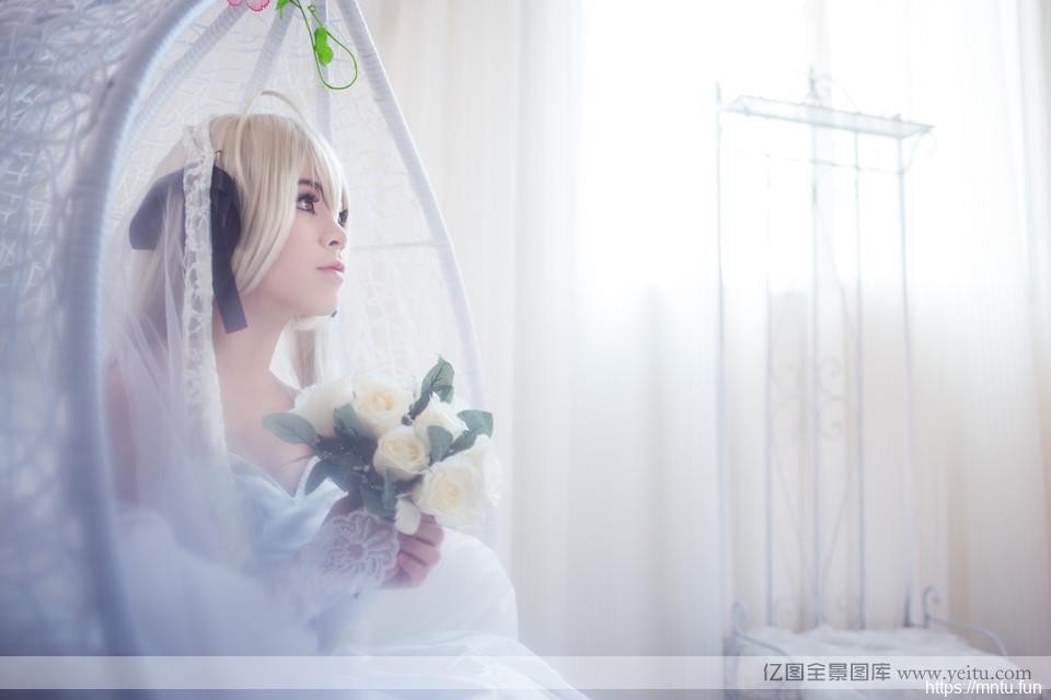 白皙女孩捧花纯动漫cosplay白cosplay唯美写真