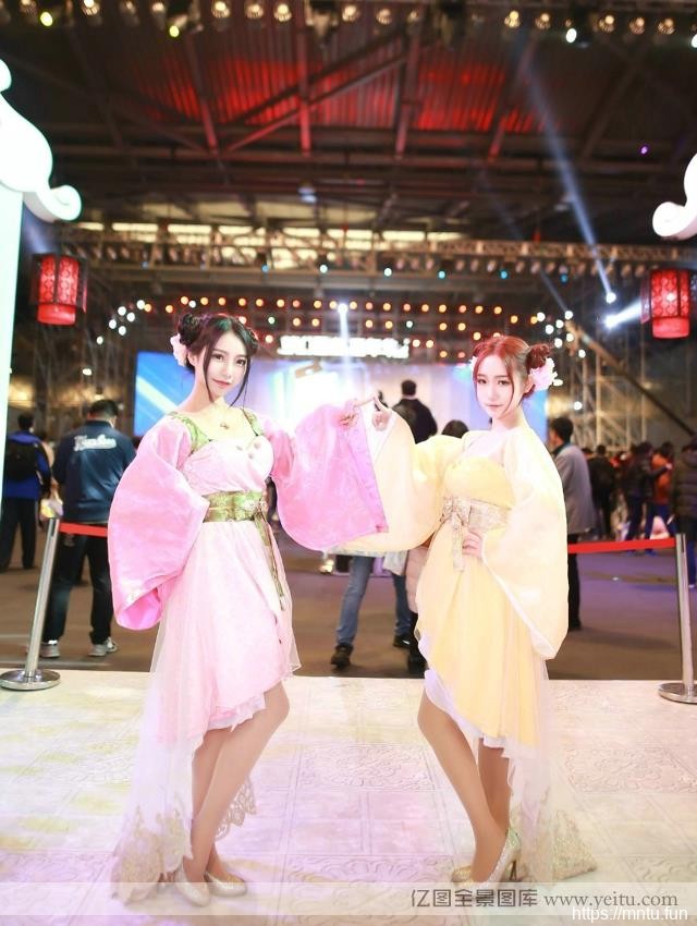 漫展上的可爱美眉古典姐妹花cosplcosplay汉服ay