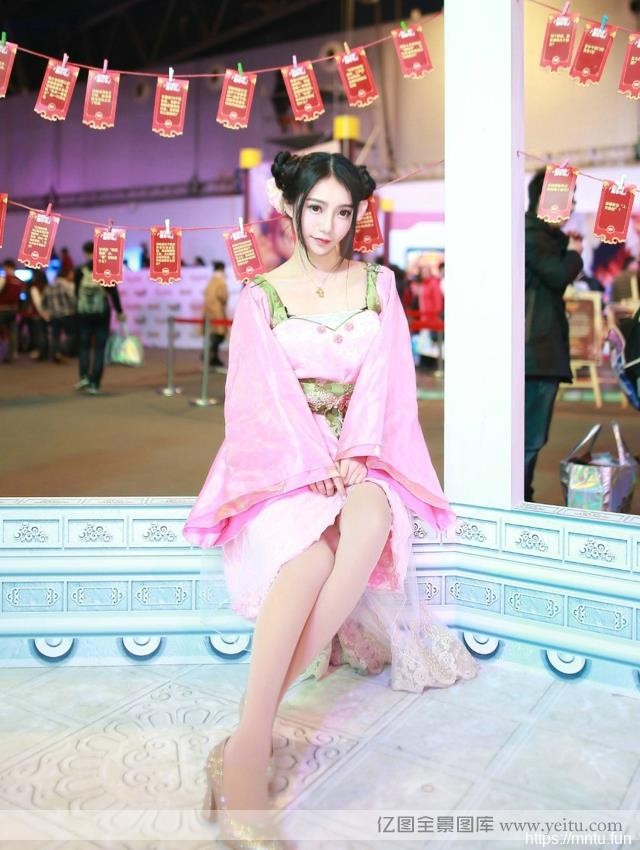 漫展上的可爱美眉古典姐妹花cosplcosplay汉服ay