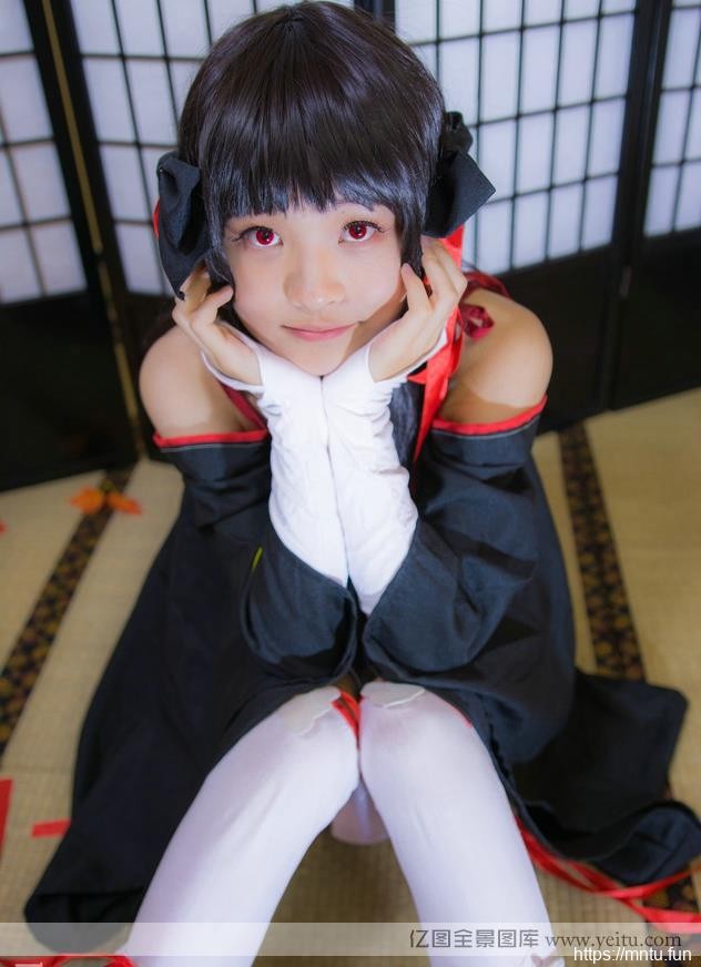 可爱长发少女甜美coskisscosplayplay