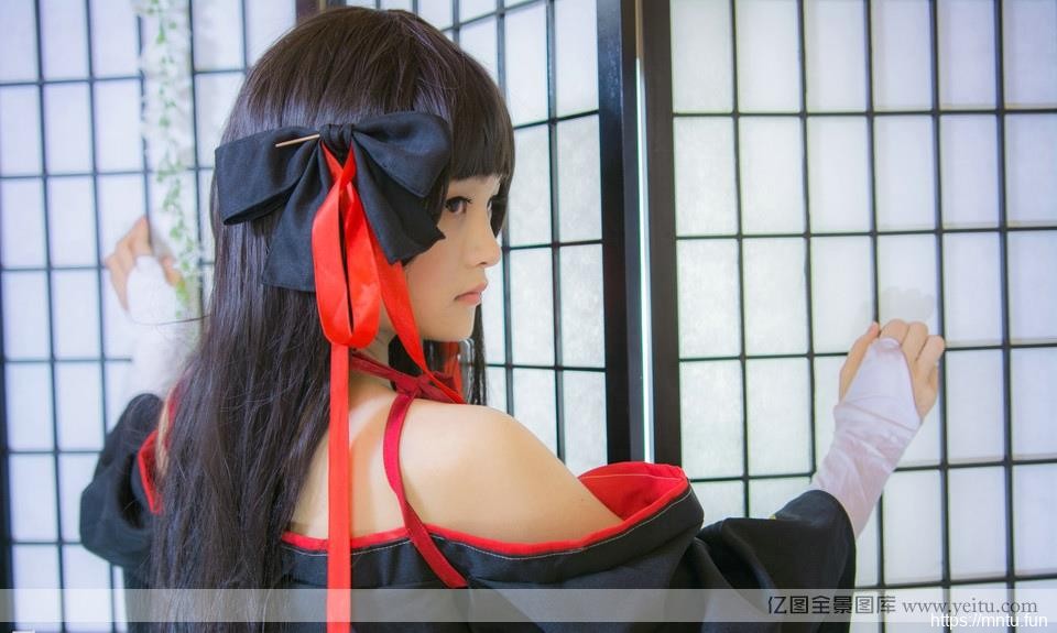 可爱长发少女甜美coskisscosplayplay