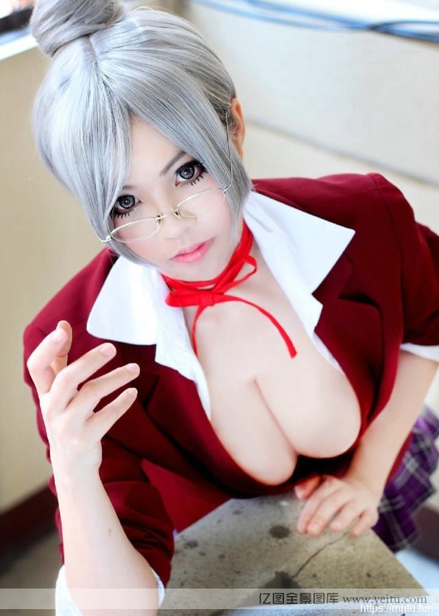 诱惑爆cos番号乳美女性感cosplay