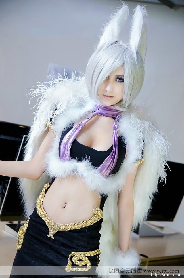 性感九尾狐诱惑宅男秀美胸cocosplay秀splay