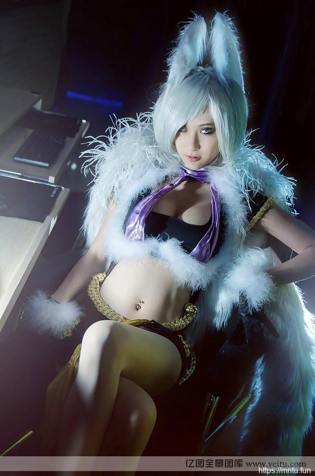 性感九尾狐诱惑宅男秀美胸cocosplay秀splay