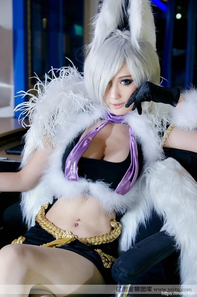 性感九尾狐诱惑宅男秀美胸cocosplay秀splay