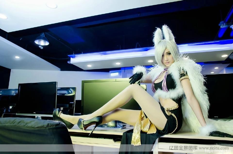 性感九尾狐诱惑宅男秀美胸cocosplay秀splay