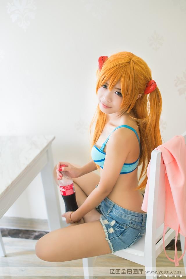 女孩居cosplay诱惑家比基尼cosplay私房照