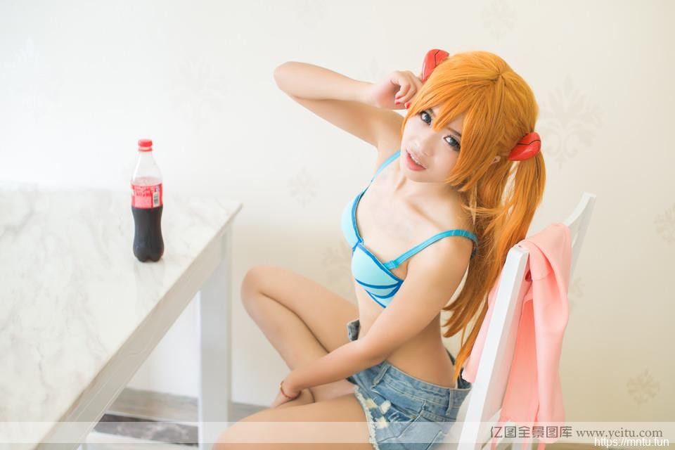 女孩居cosplay诱惑家比基尼cosplay私房照