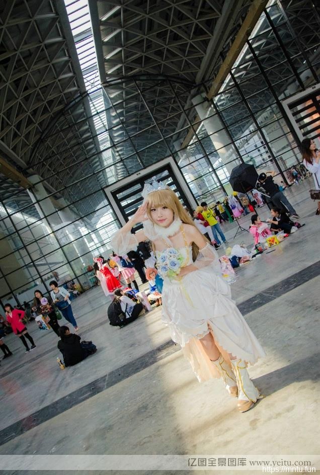 白皙大眼萌妹妹可假发cosplay爱cosplay