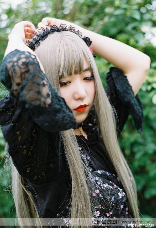 白皙少女野外清新cosplay工口cosplay红唇诱惑