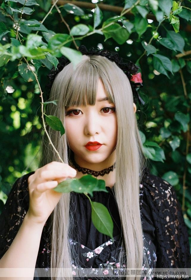 白皙少女野外清新cosplay工口cosplay红唇诱惑