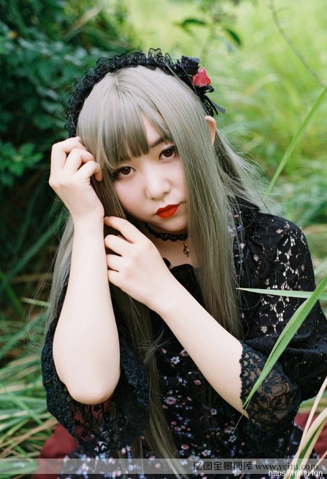 白皙少女野外清新cosplay工口cosplay红唇诱惑