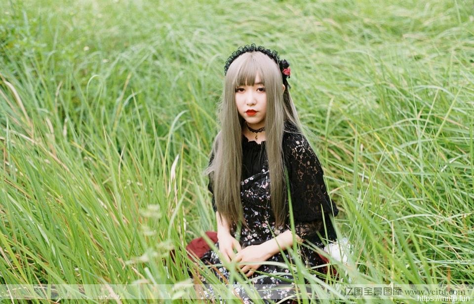 白皙少女野外清新cosplay工口cosplay红唇诱惑