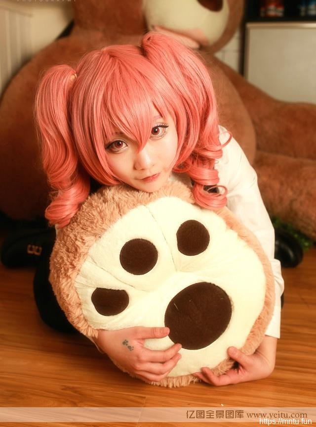 粉嫩真人cosplay可爱萌妹子cosplay室内拍摄