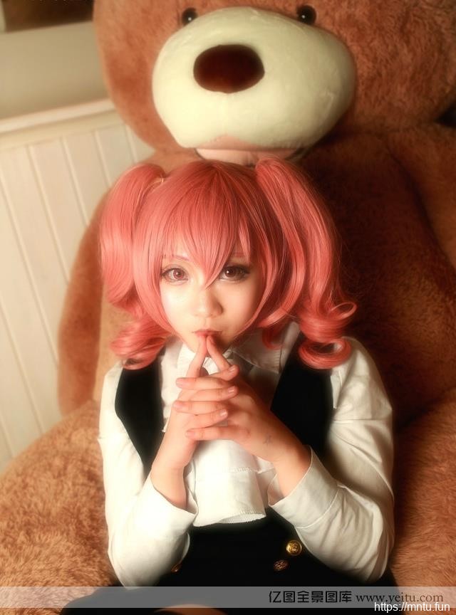 粉嫩真人cosplay可爱萌妹子cosplay室内拍摄