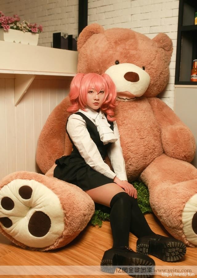 粉嫩真人cosplay可爱萌妹子cosplay室内拍摄