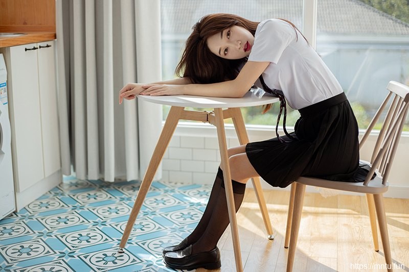 俏美学妹小九月短裙校服盼望被撩