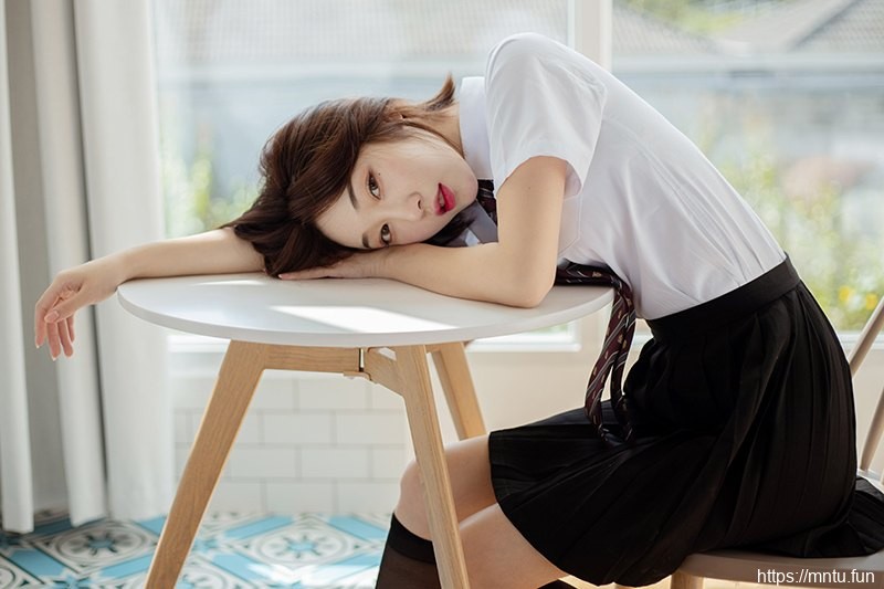 俏美学妹小九月短裙校服盼望被撩