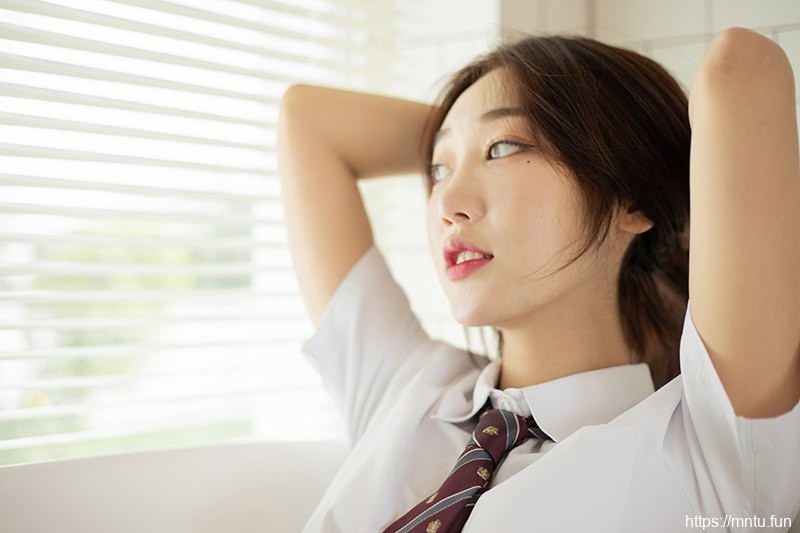 俏美学妹小九月短裙校服盼望被撩