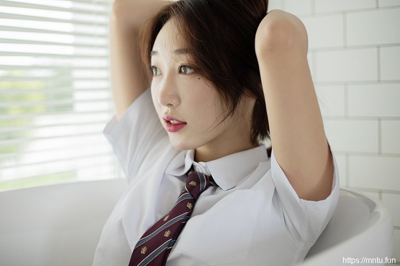 俏美学妹小九月短裙校服盼望被撩