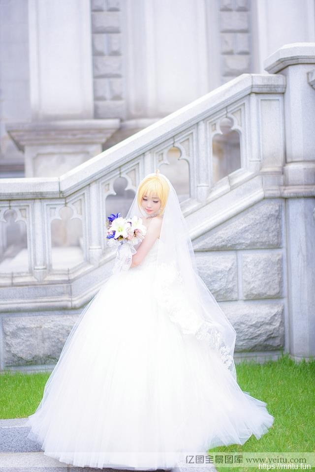 清纯美女纯白婚纱cos角色扮演cosplayplay