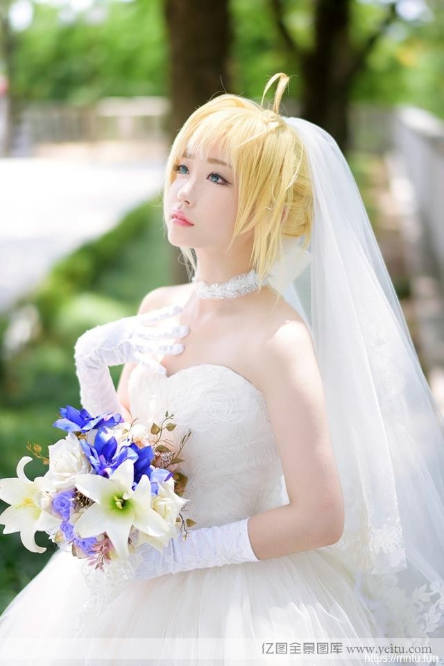 清纯美女纯白婚纱cos角色扮演cosplayplay