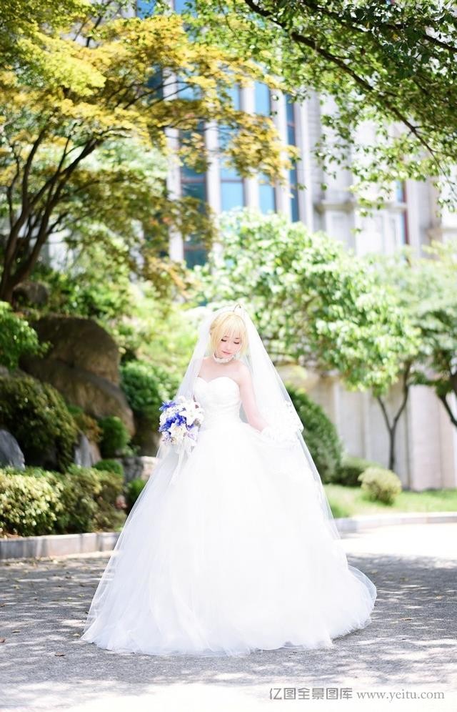 清纯美女纯白婚纱cos角色扮演cosplayplay