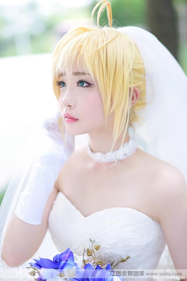 清纯美女纯白婚纱cos角色扮演cosplayplay