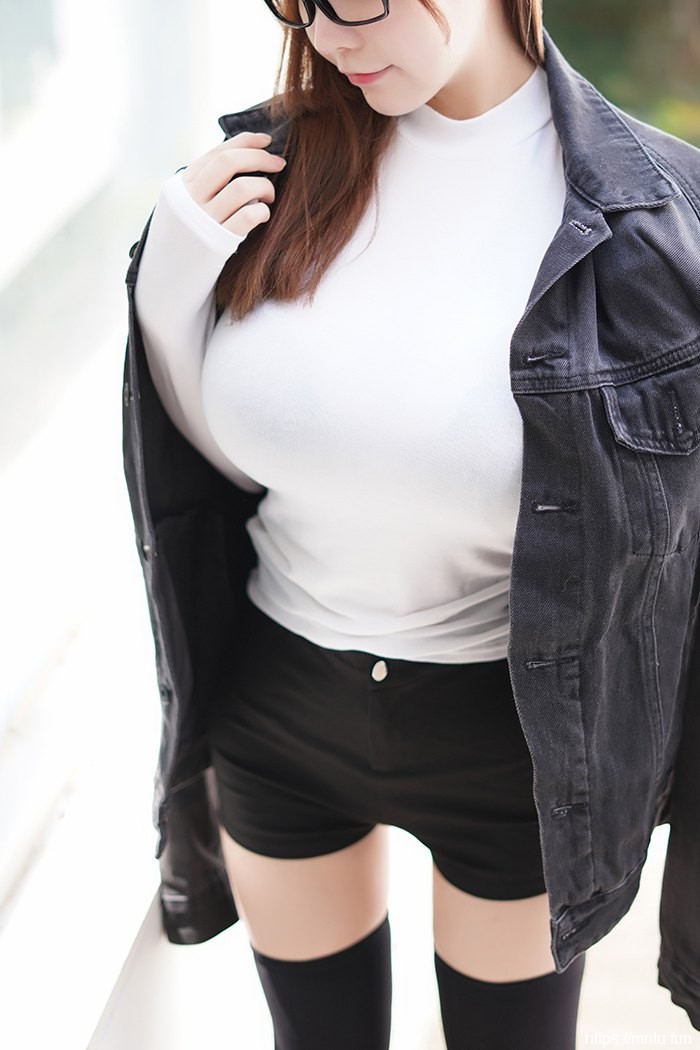 巨乳迷妹UU酱嫩滑豪乳玉腿惹人爱