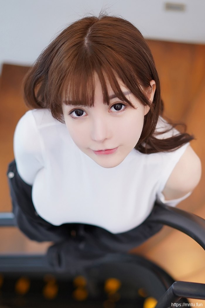 巨乳迷妹UU酱嫩滑豪乳玉腿惹人爱