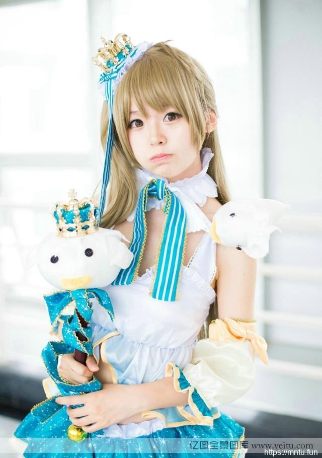 大眼清纯女孩甜美cospcosplay公主裙lay