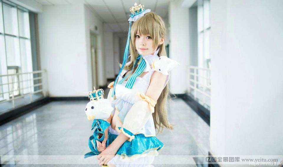 大眼清纯女孩甜美cospcosplay公主裙lay