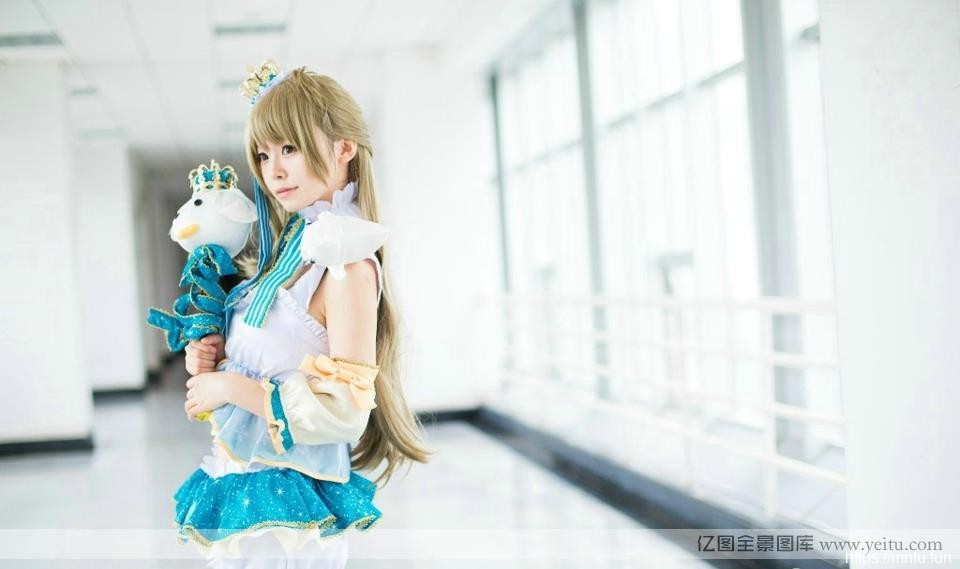 大眼清纯女孩甜美cospcosplay公主裙lay