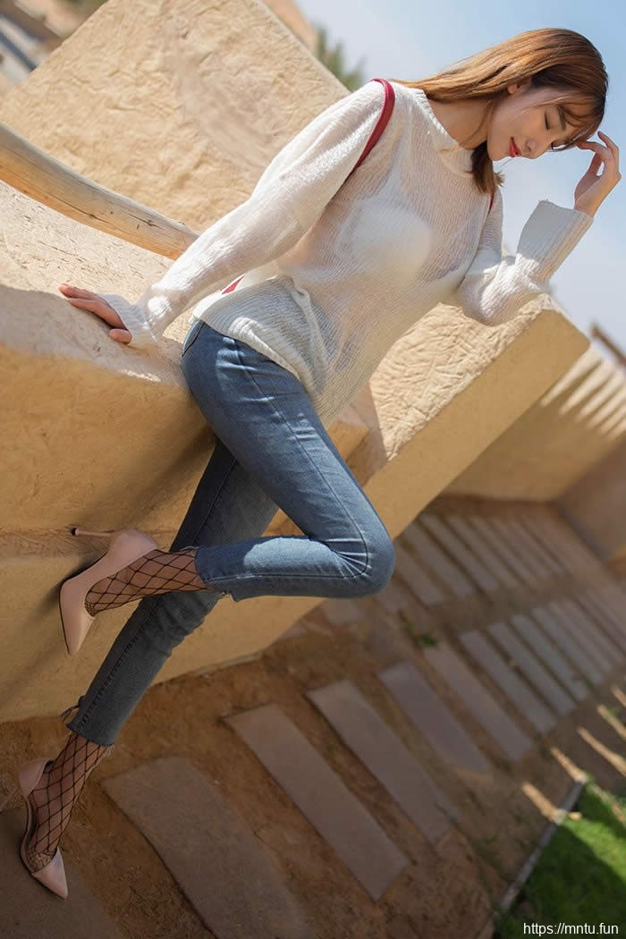 娇萌妹子陆萱萱网袜美腿极致撩人