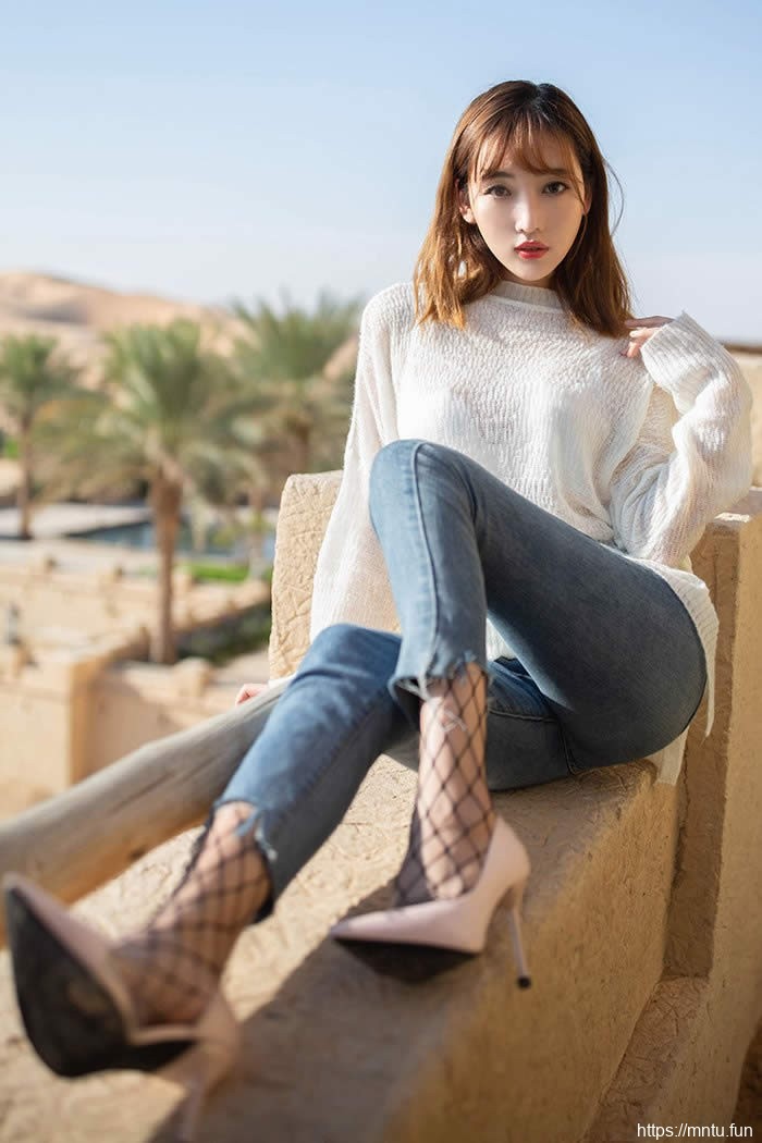 娇萌妹子陆萱萱网袜美腿极致撩人