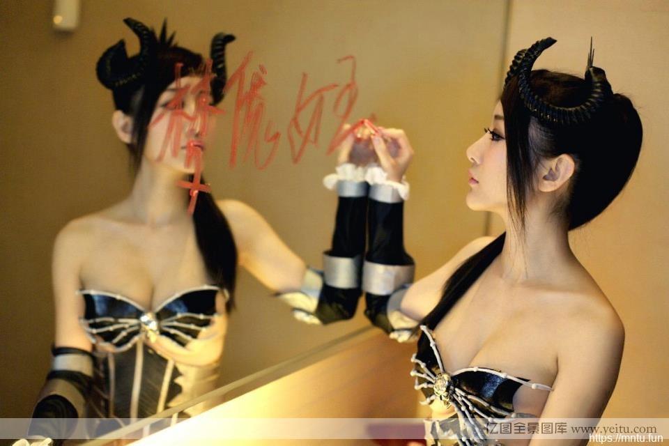 性感小魔女cosplay丝袜cosplay诱惑显美胸