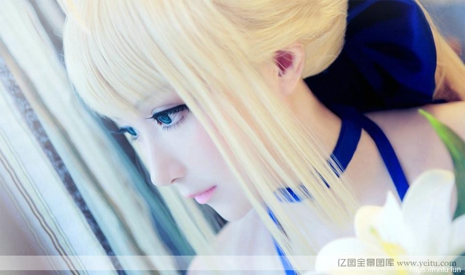 白皙美女sa好看的cosplay图片ber女王COSPLAY写真