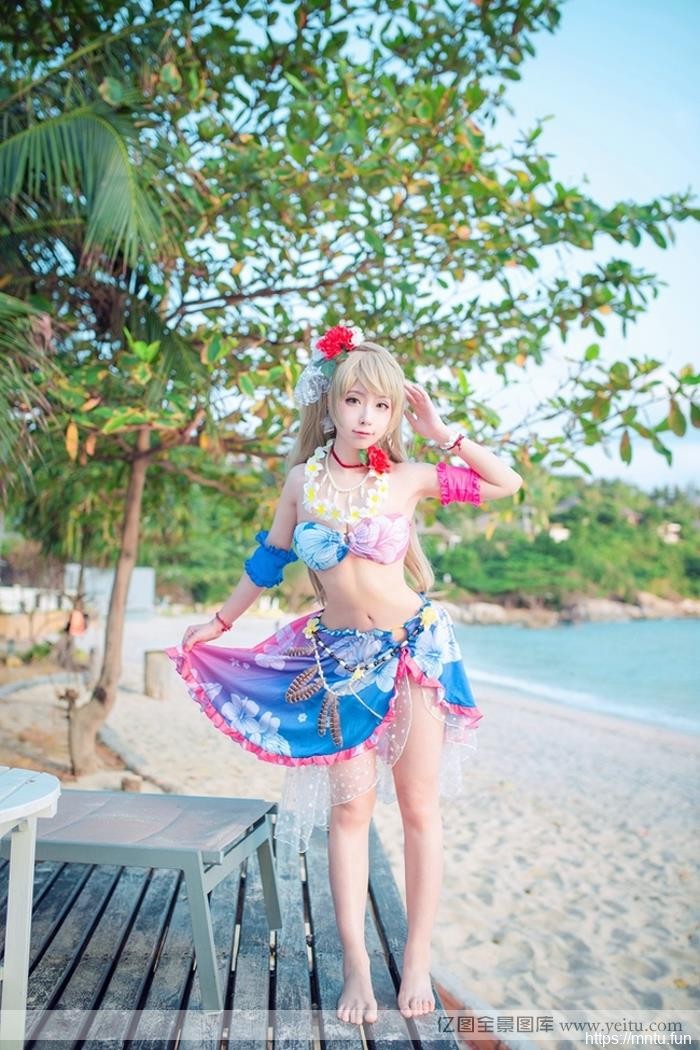 夏威夷清纯美女南小鸟比基尼cocosplay性感splay