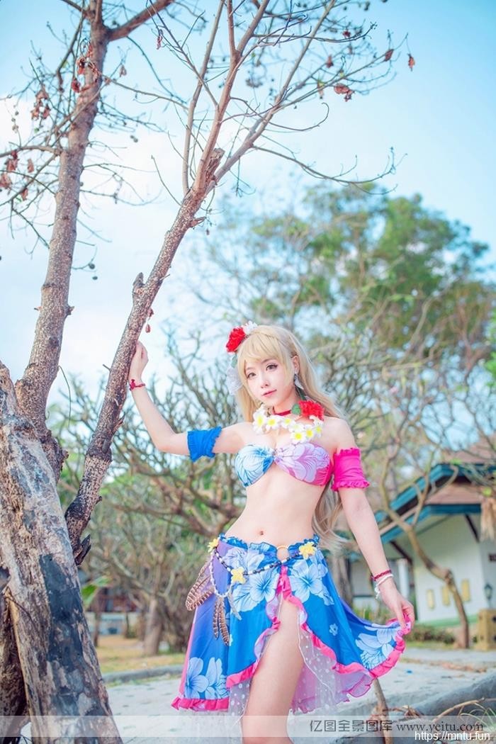 夏威夷清纯美女南小鸟比基尼cocosplay性感splay