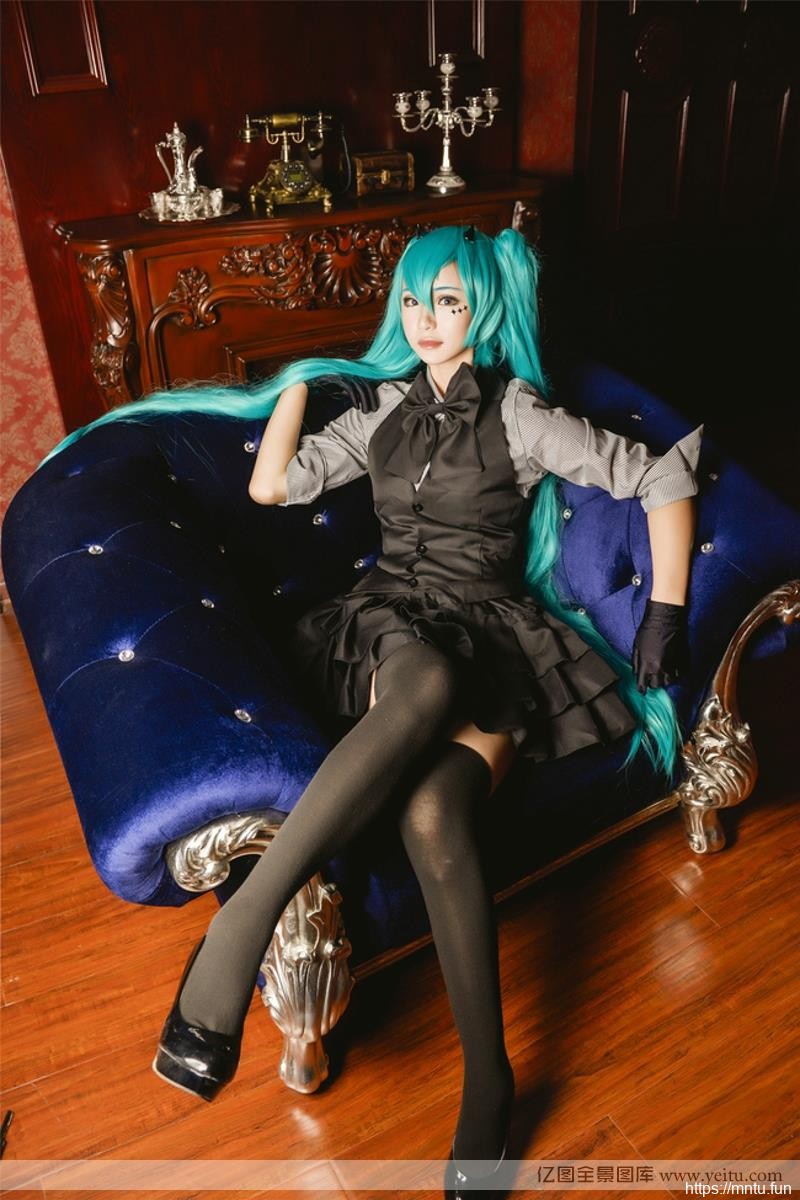 美女家初音未来黑丝真人cosplay美腿诱惑cosplay