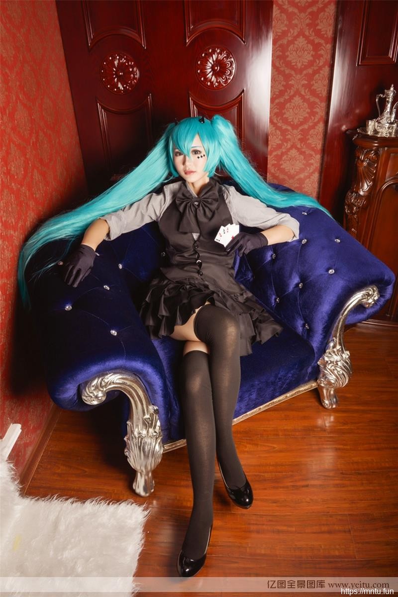 美女家初音未来黑丝真人cosplay美腿诱惑cosplay