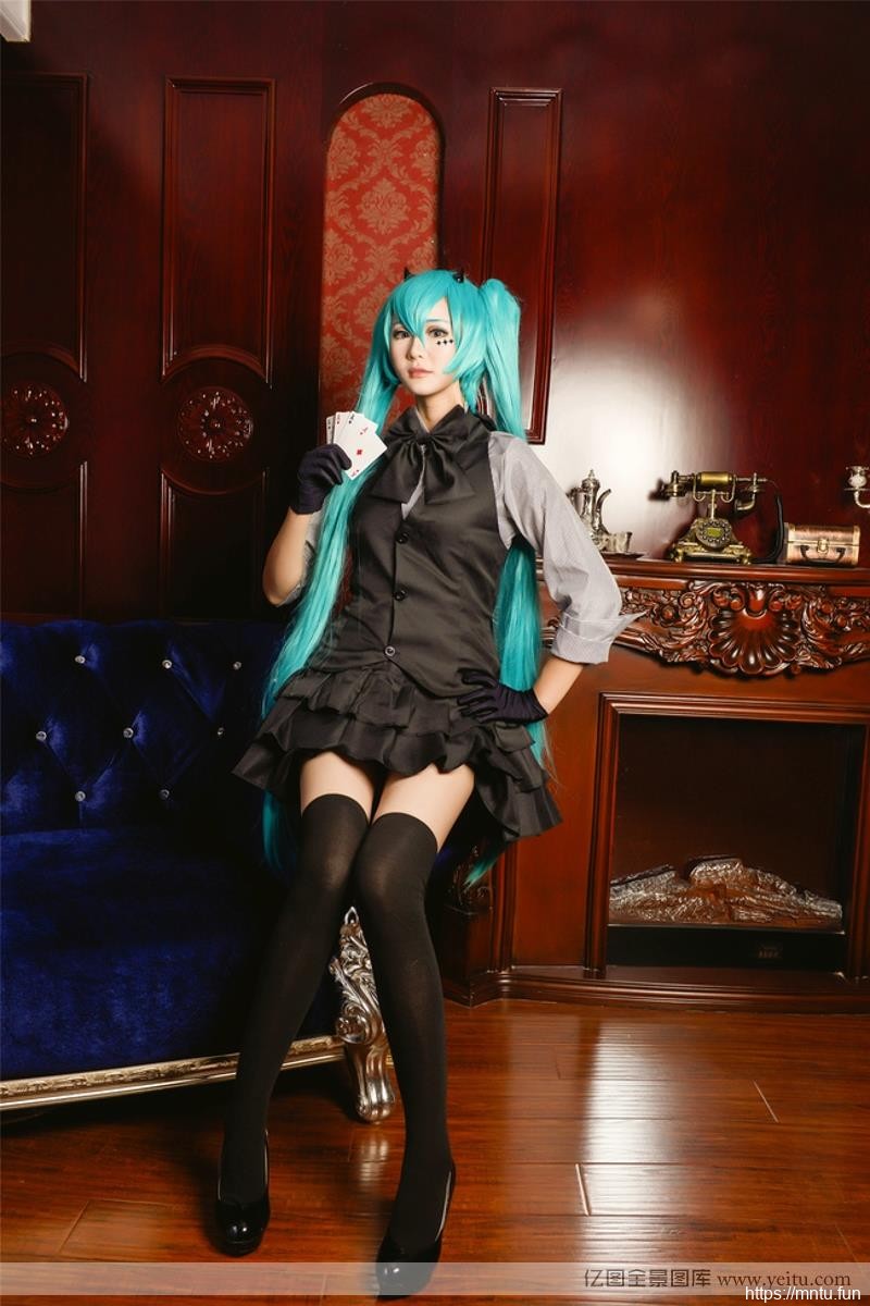美女家初音未来黑丝真人cosplay美腿诱惑cosplay
