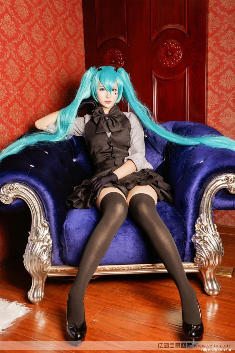 美女家初音未来黑丝真人cosplay美腿诱惑cosplay